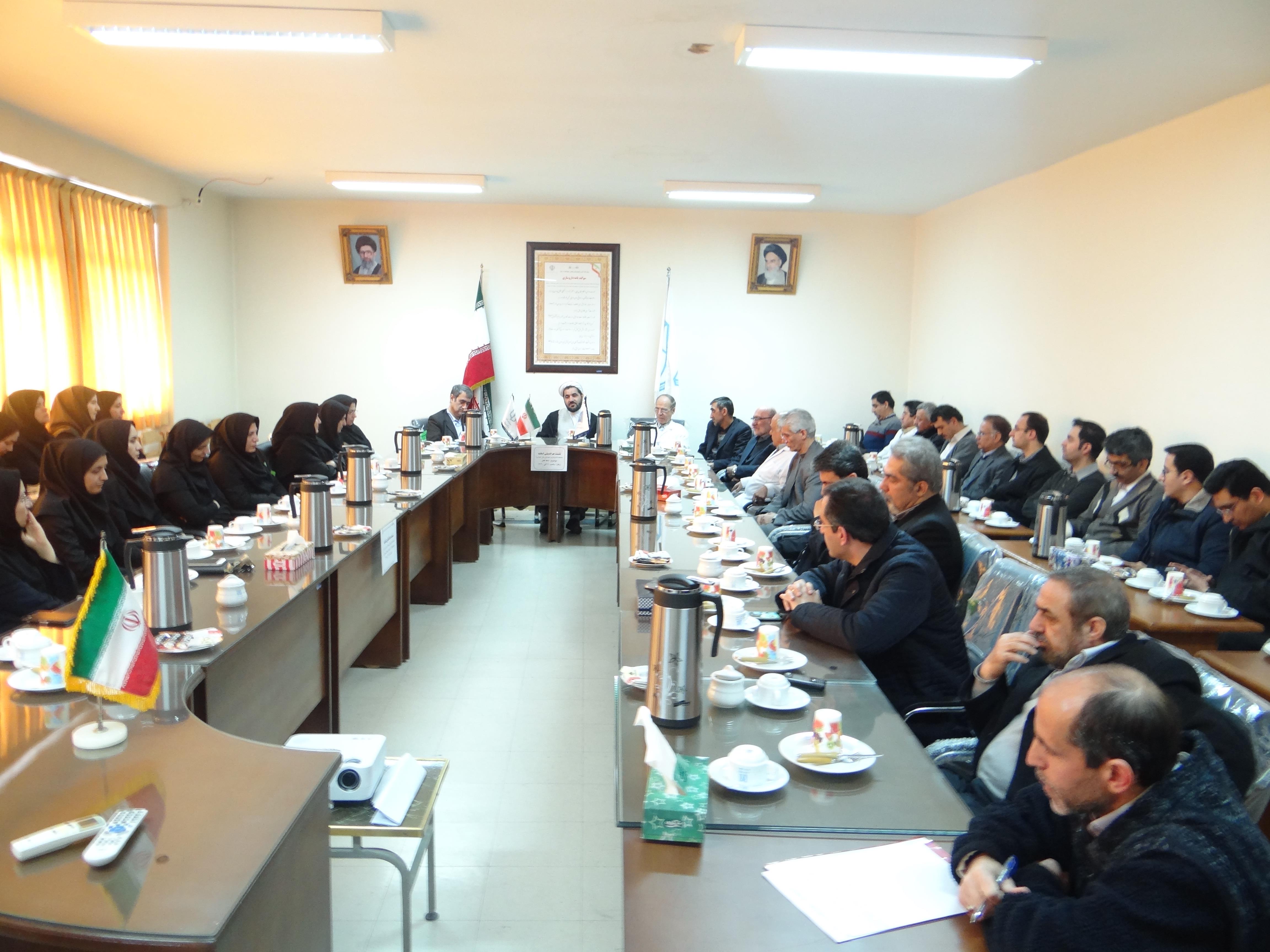 جلسه هم اندیشی اساتید دانشکده داروسازی برگزار شد