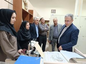 بازدید رئیس ستاد توسعه اقتصاد دانش‌بنیان در حوزه گیاهان دارویی و طب سنتی از دانشکده داروسازی تبریز